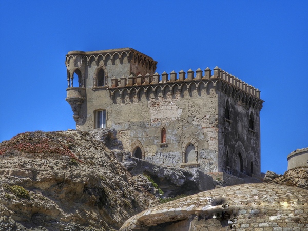 Guzmán el Bueno Castel