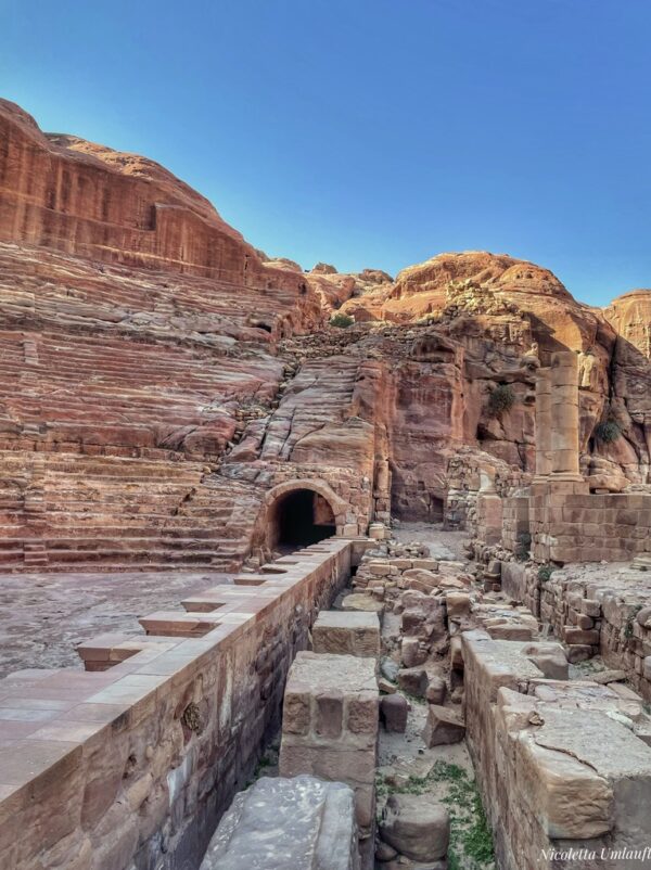 Passaggio del teatro - Petra